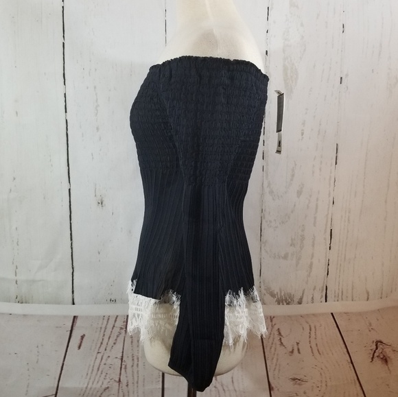 WILLOW & CLAY Shirred Off the Shoulder Top - Picture 4 of 8